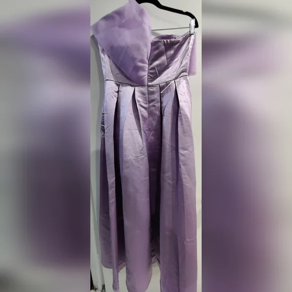 Elegant Lavender Strapless/ One-Shoulder Gown - Picture 2 of 4